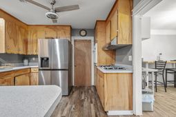 1352 Honeysuckle Lane photo 4