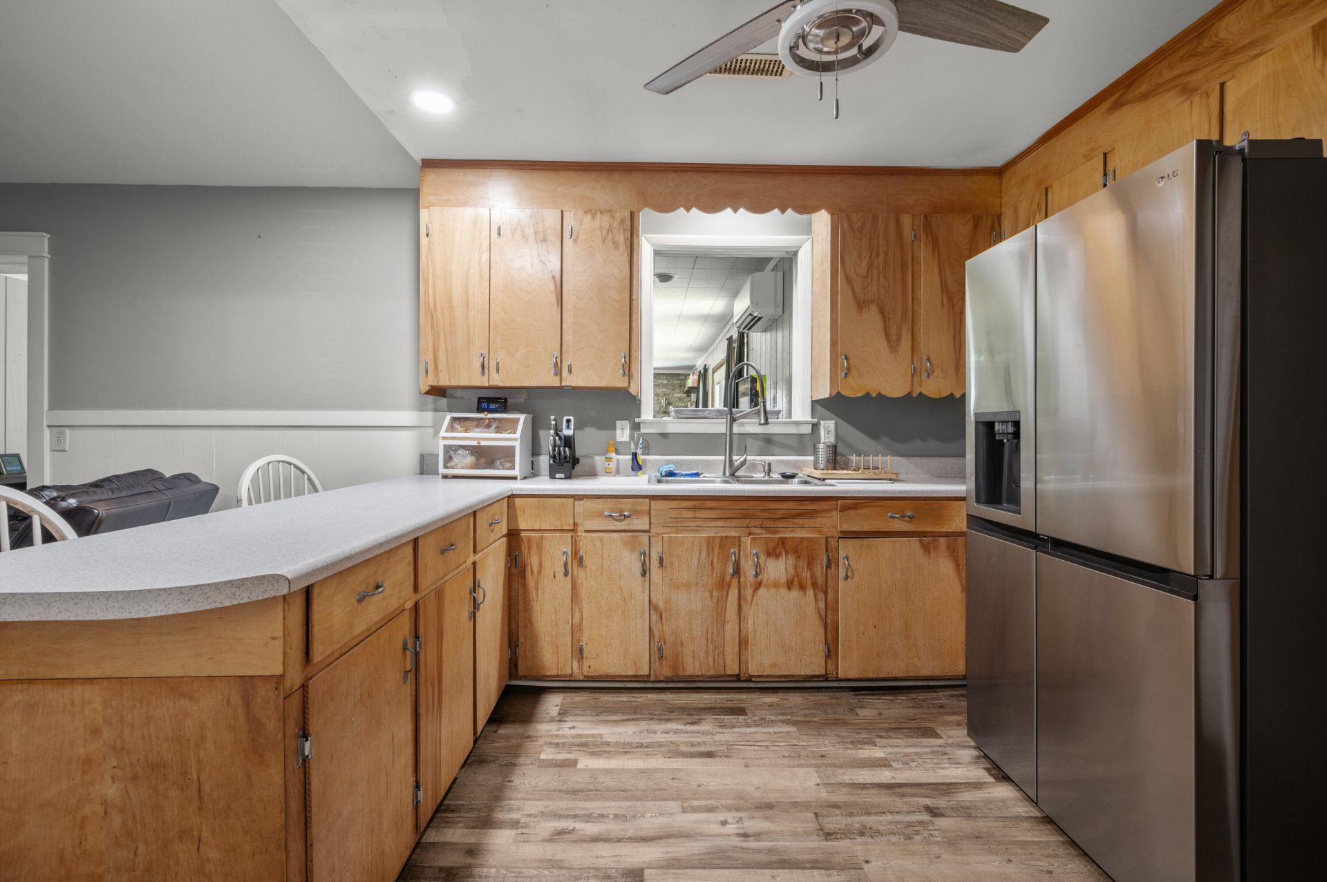 1352 Honeysuckle Lane Photo 6