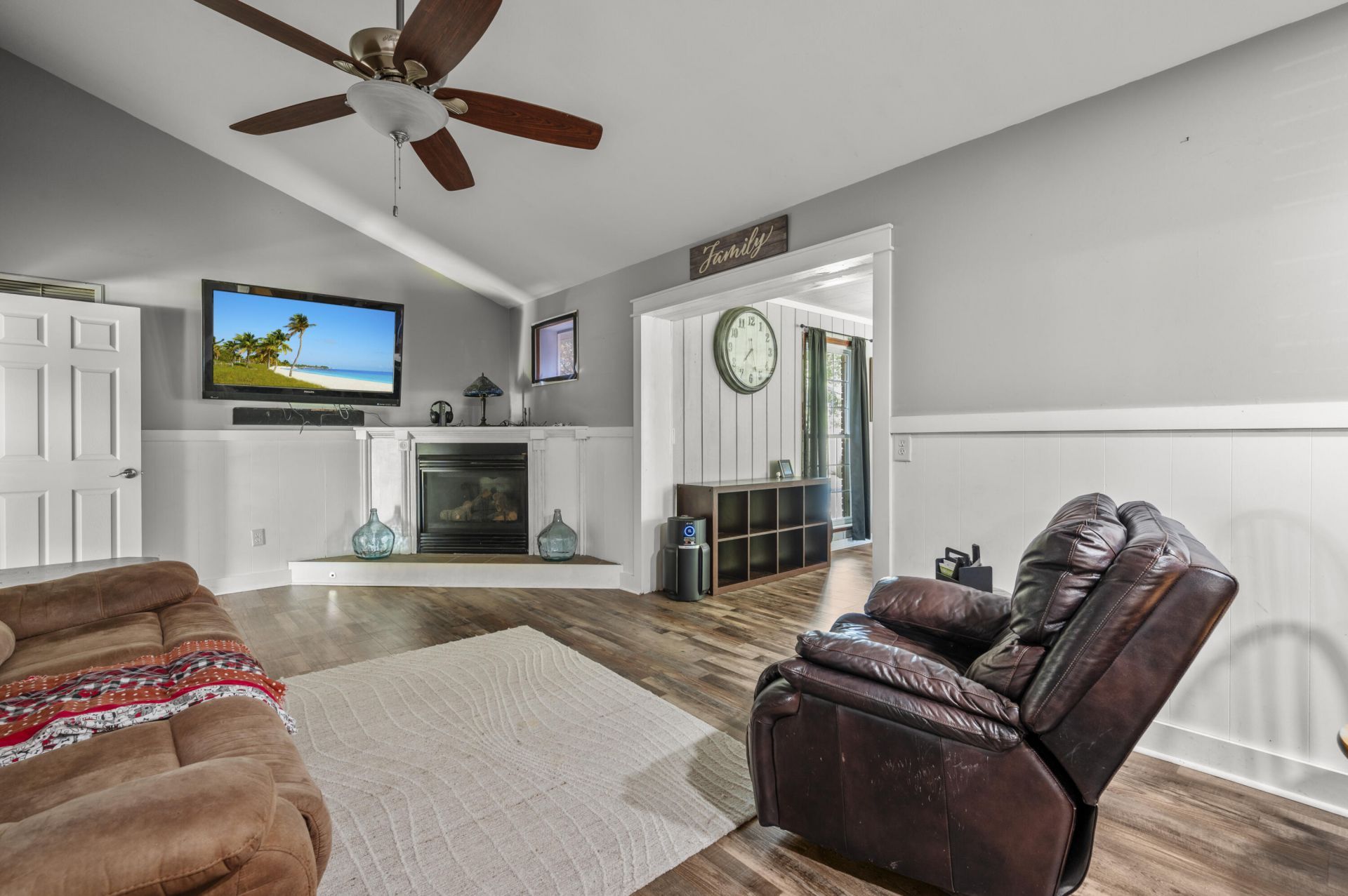 1352 Honeysuckle Lane Photo 8