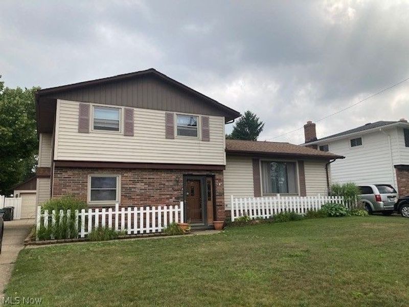 3071 Hetzel Drive , Parma, OH 44134 Photo 1