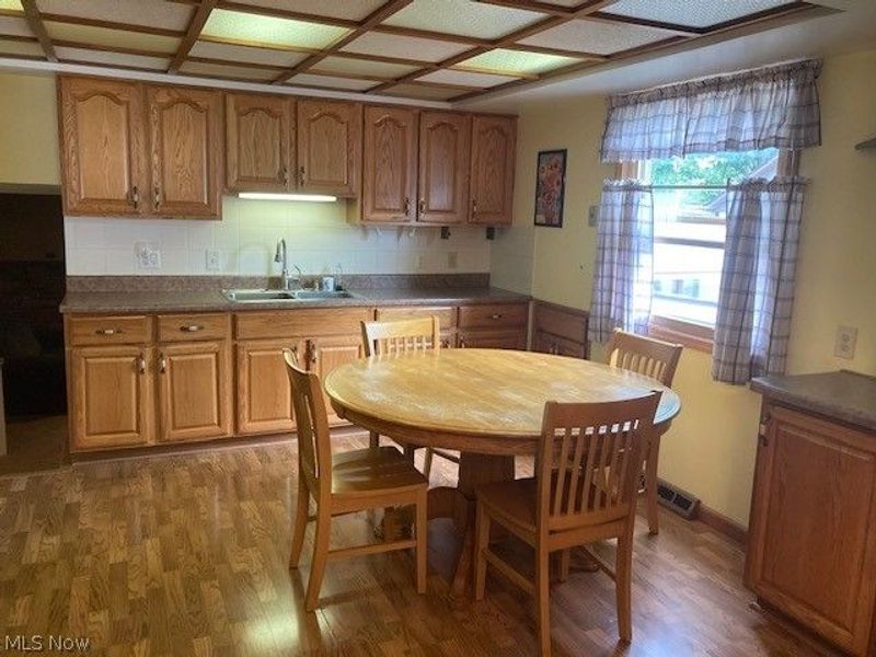 3071 Hetzel Drive , Parma, OH 44134 Photo 3