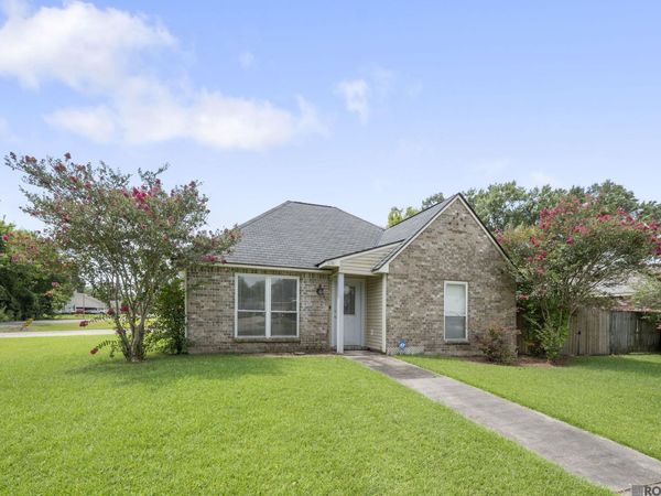 11287 Shelly St, St Amant, LA 70774