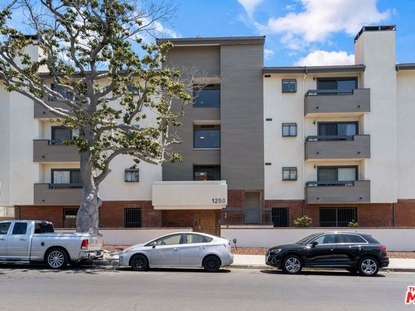 1250 Amherst Avenue, Unit 201, Los Angeles, CA 90025