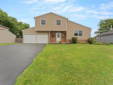 8151 Scotia Lane, Liverpool, NY 13090