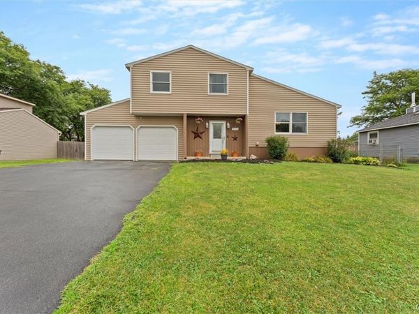 8151 Scotia Lane, Liverpool, NY 13090