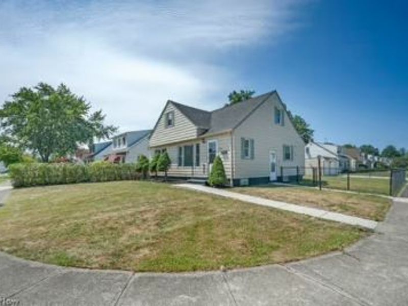 756 E 249th Street, Euclid, OH 44123 Photo 4
