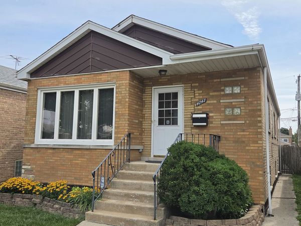 4747 S Leclaire Avenue S, Chicago, IL 60638