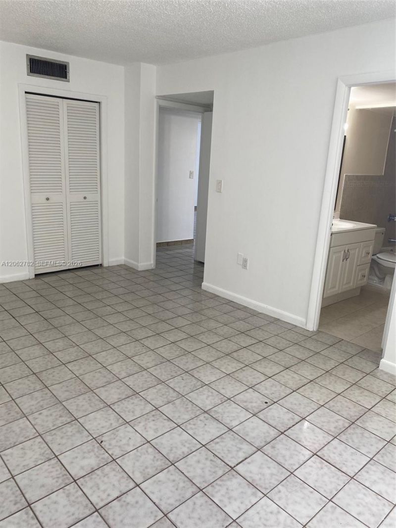 5050 NW 7th St, Unit 805, Miami, FL 33126 Photo
