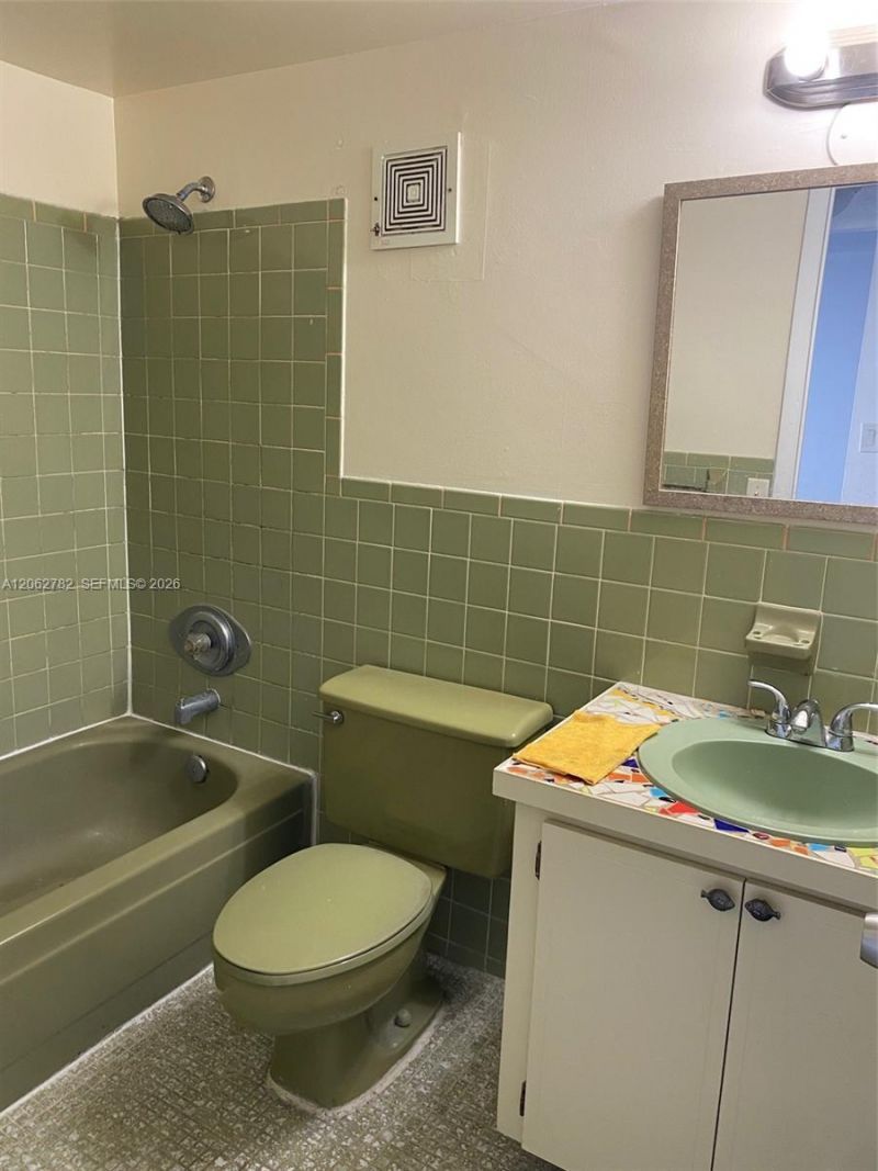 5050 NW 7th St, Unit 805, Miami, FL 33126 Photo