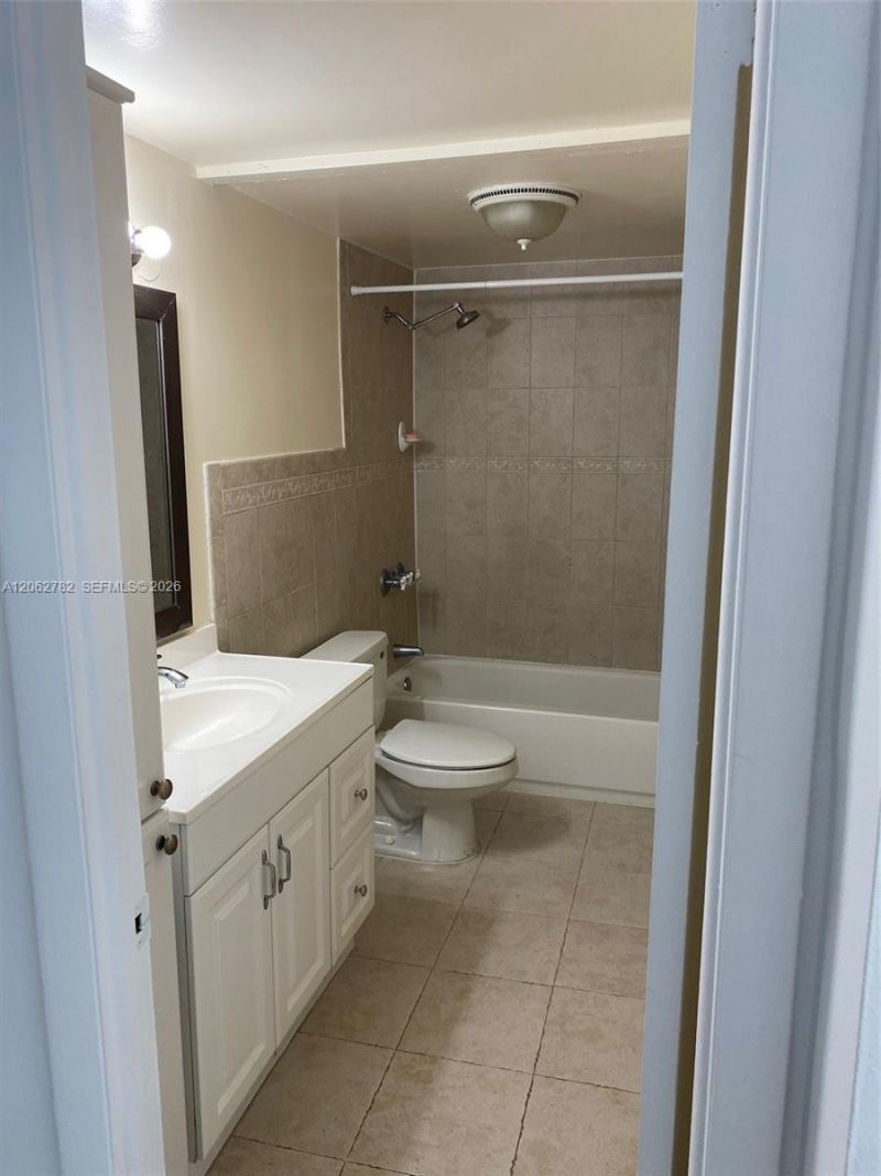 5050 NW 7th St, Unit 805, Miami, FL 33126 Photo