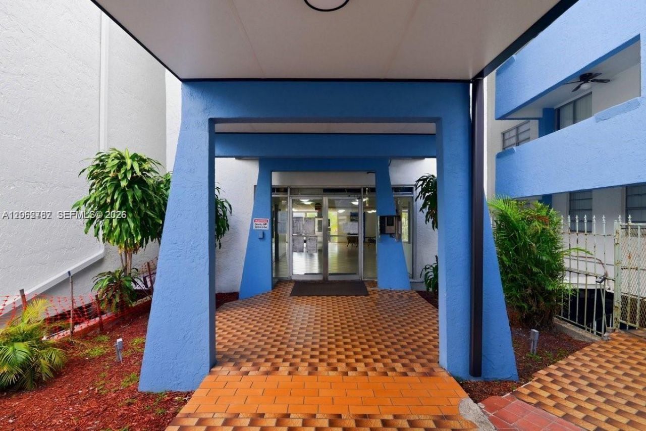5050 NW 7th St, Unit 805, Miami, FL 33126 Photo