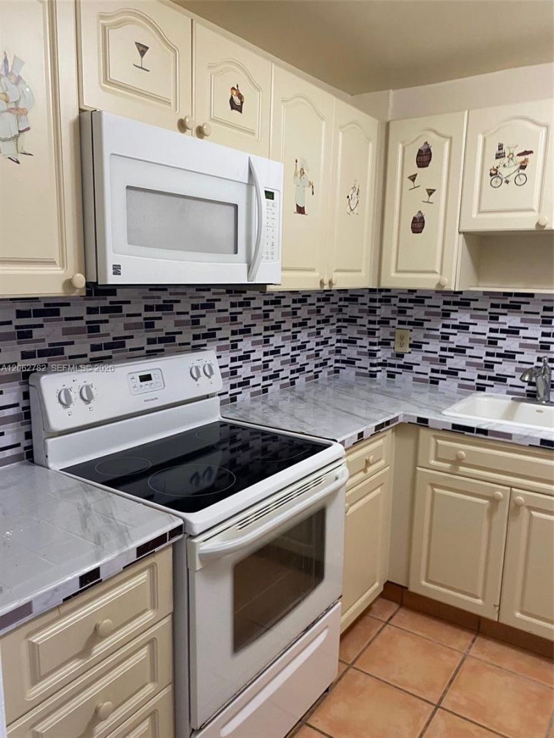 5050 NW 7th St, Unit 805, Miami, FL 33126 Photo