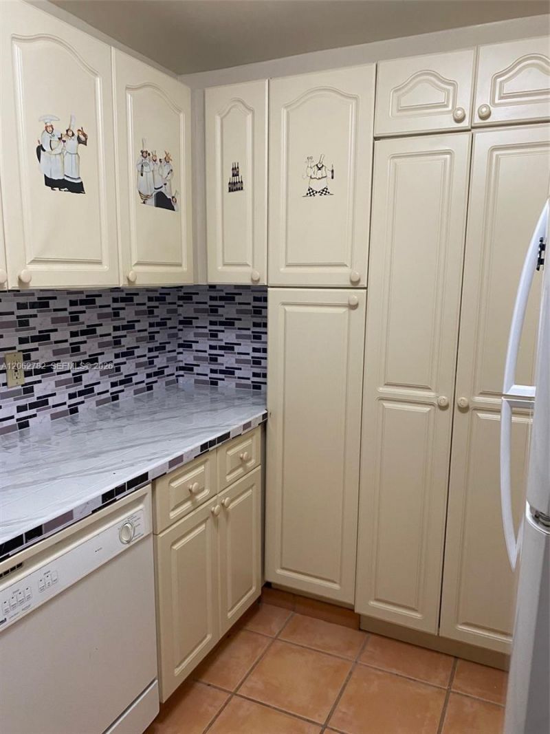 5050 NW 7th St, Unit 805, Miami, FL 33126 Photo