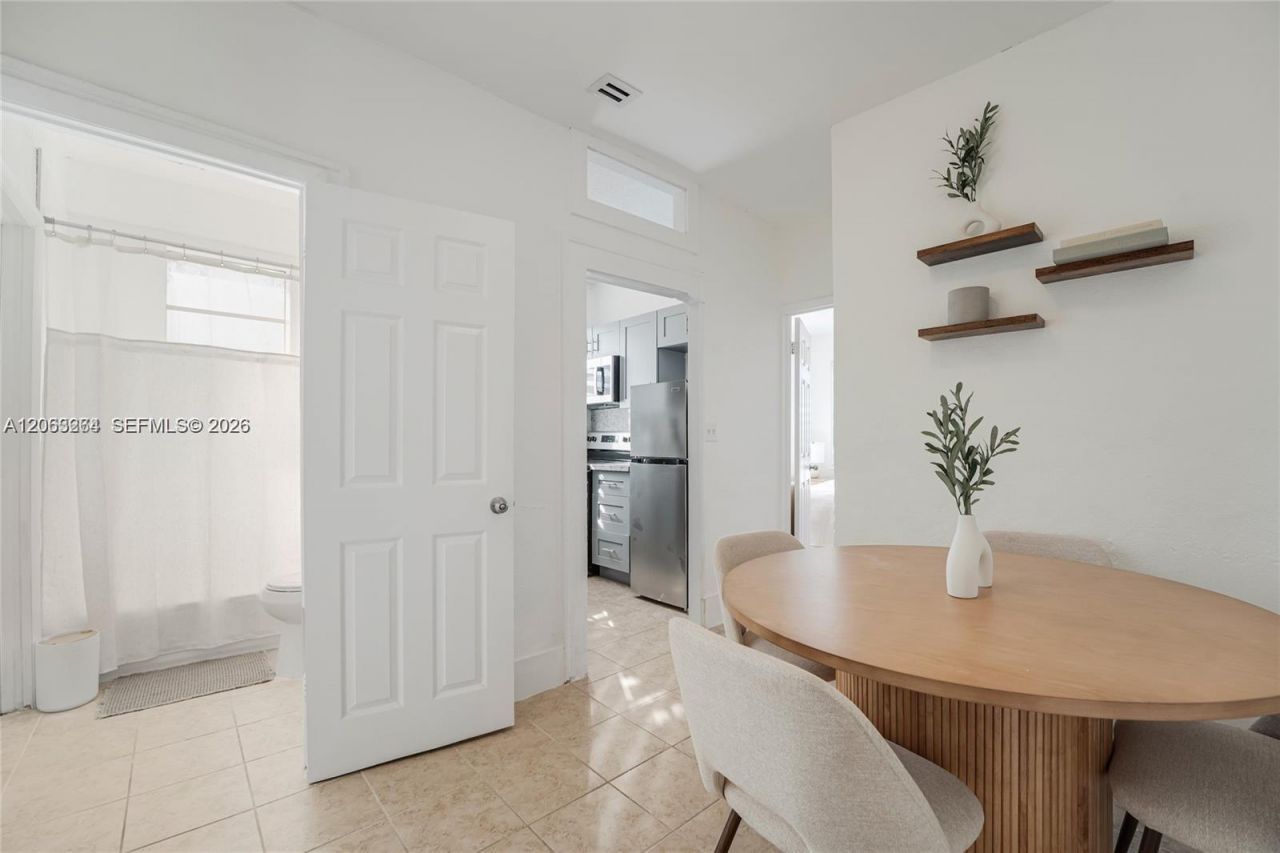 301 SW 10th Ave , Unit 4, Miami, FL 33130 Photo