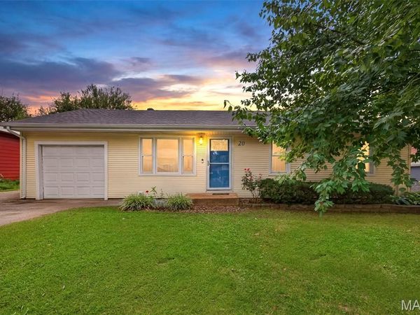 20 Westview Drive, St Charles, MO 63303