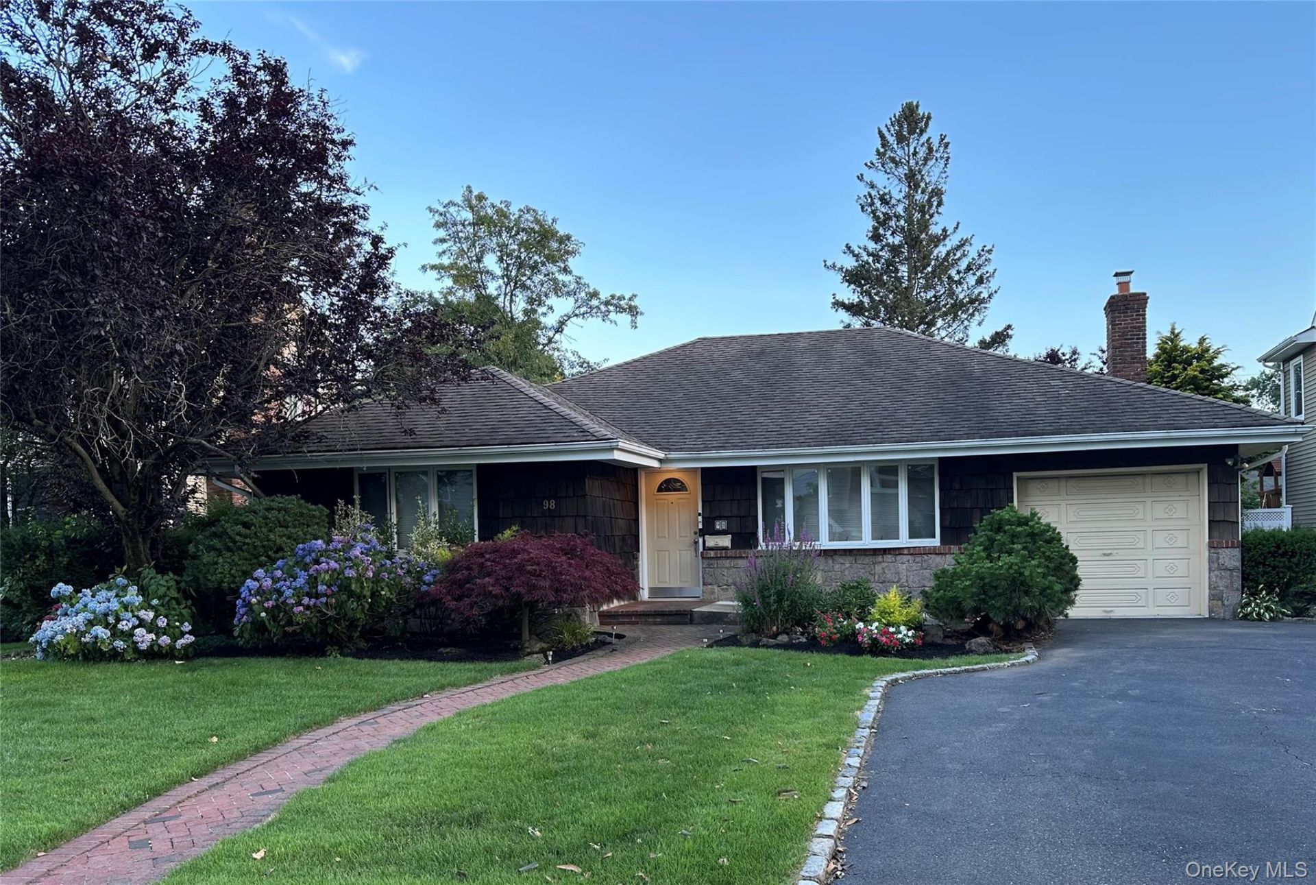 98 Wright Road, Rockville Centre, NY 11570 Main Photo