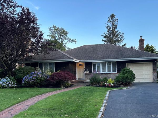 98 Wright Road, Rockville Centre, NY 11570