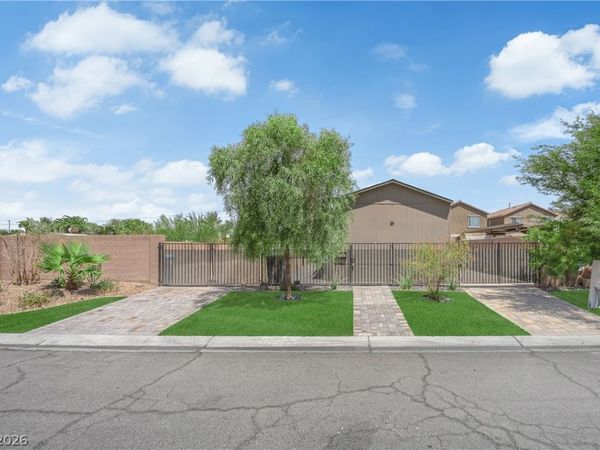 5240 Los Pinos Street , Las Vegas, NV 89122