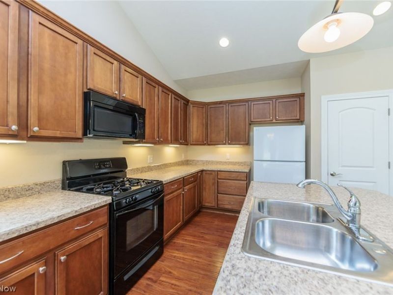 8541 Alexis Drive, Macedonia, OH 44056 Photo 9