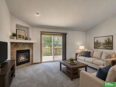 807 Edgewater Drive, Papillion, NE 68046