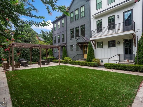 119 Chestnut Circle, Atlanta, GA 30342