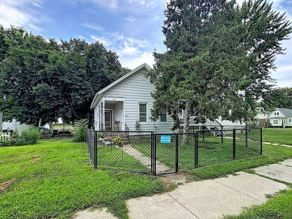241 1st Avenue , Clinton, IL 61727