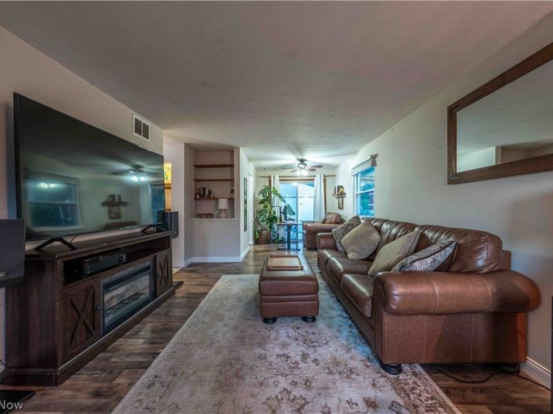 303 Erieview Boulevard, Sheffield Lake, OH 44054 Photo 6