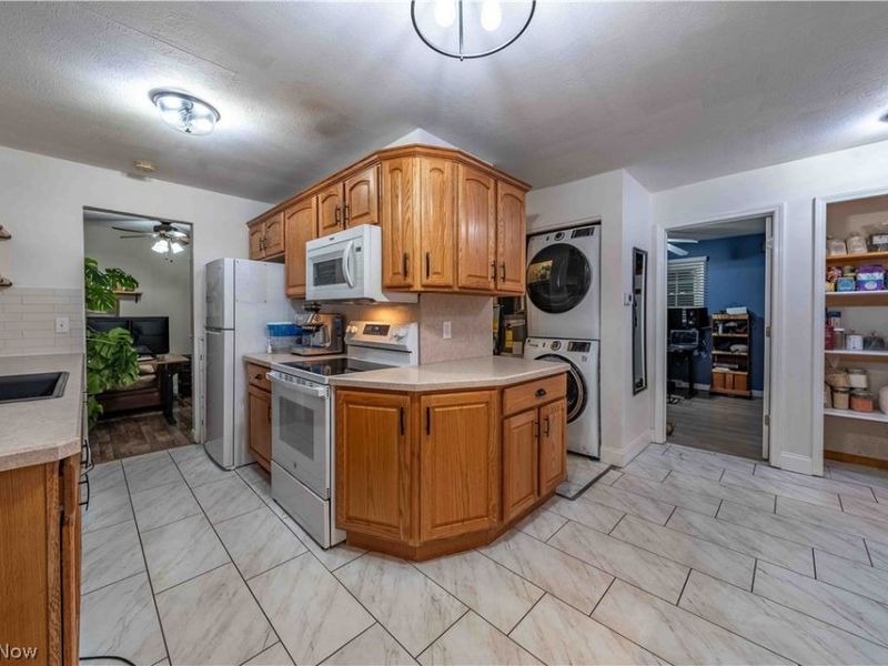 303 Erieview Boulevard, Sheffield Lake, OH 44054 Photo 8