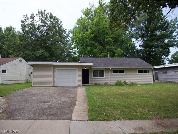 2024 Ridgehill Road , Cleveland, OH 44121