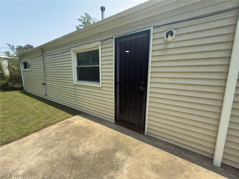 2024 Ridgehill Road, Cleveland, OH 44121 Photo 3