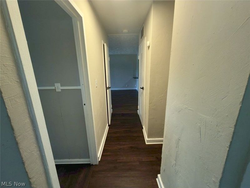 2024 Ridgehill Road, Cleveland, OH 44121 Photo 30