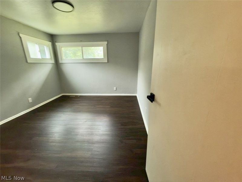 2024 Ridgehill Road, Cleveland, OH 44121 Photo 32