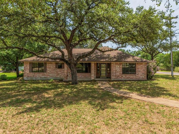 201 River Lake DR, Kingsland, TX 78639
