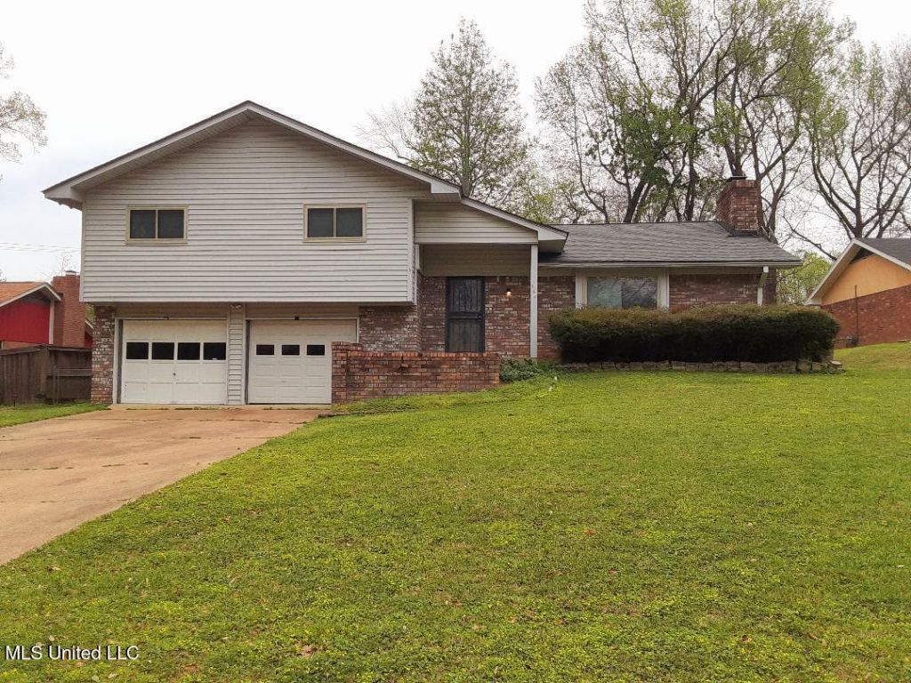 364 Sharon Hills Drive, Jackson, MS 39212 Main Photo