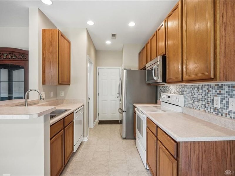 9197 Great Lakes Circle, Washington Township, OH 45458 Photo 9