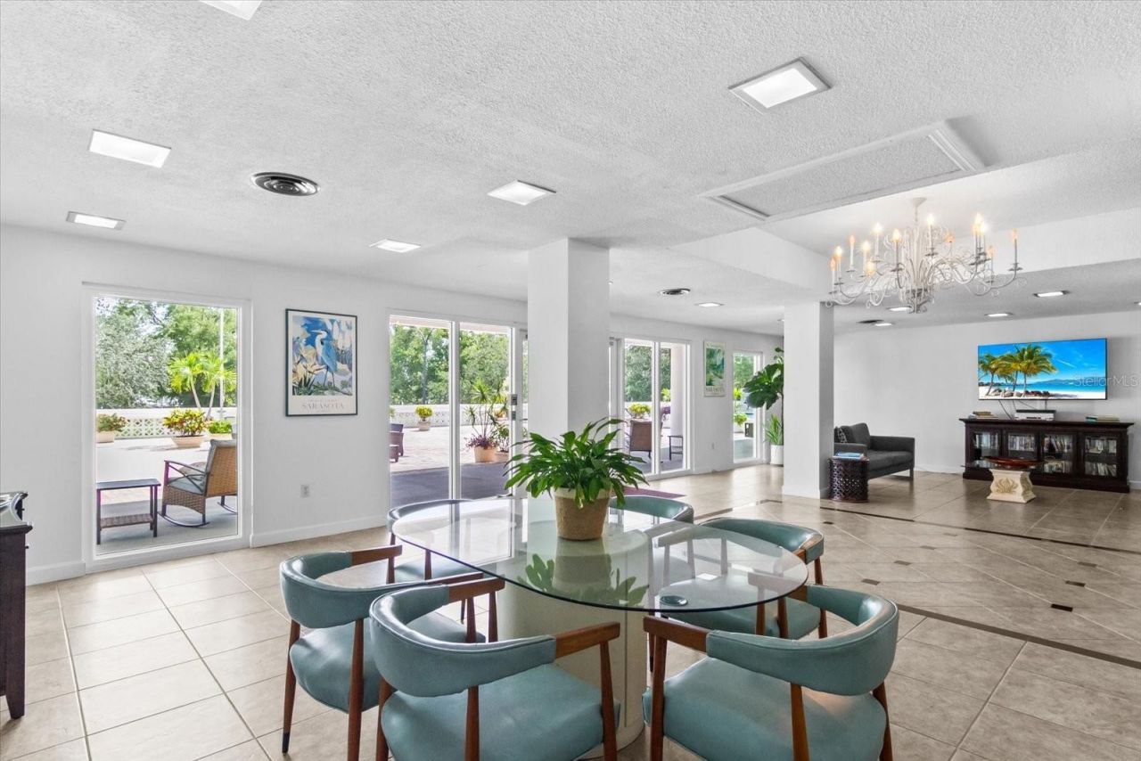33 S Gulfstream Avenue, Unit 305, Sarasota, FL 34236 Photo