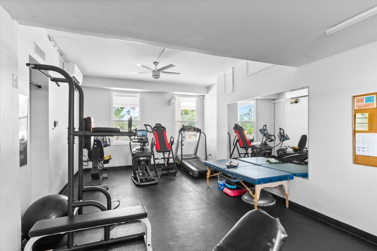 33 S Gulfstream Avenue, Unit 305, Sarasota, FL 34236 Photo