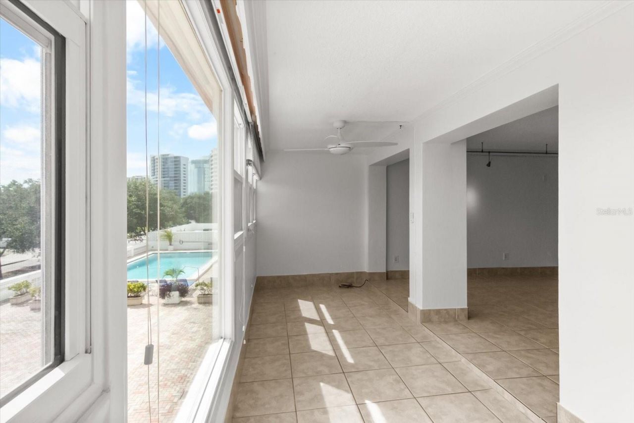 33 S Gulfstream Avenue, Unit 305, Sarasota, FL 34236 Photo