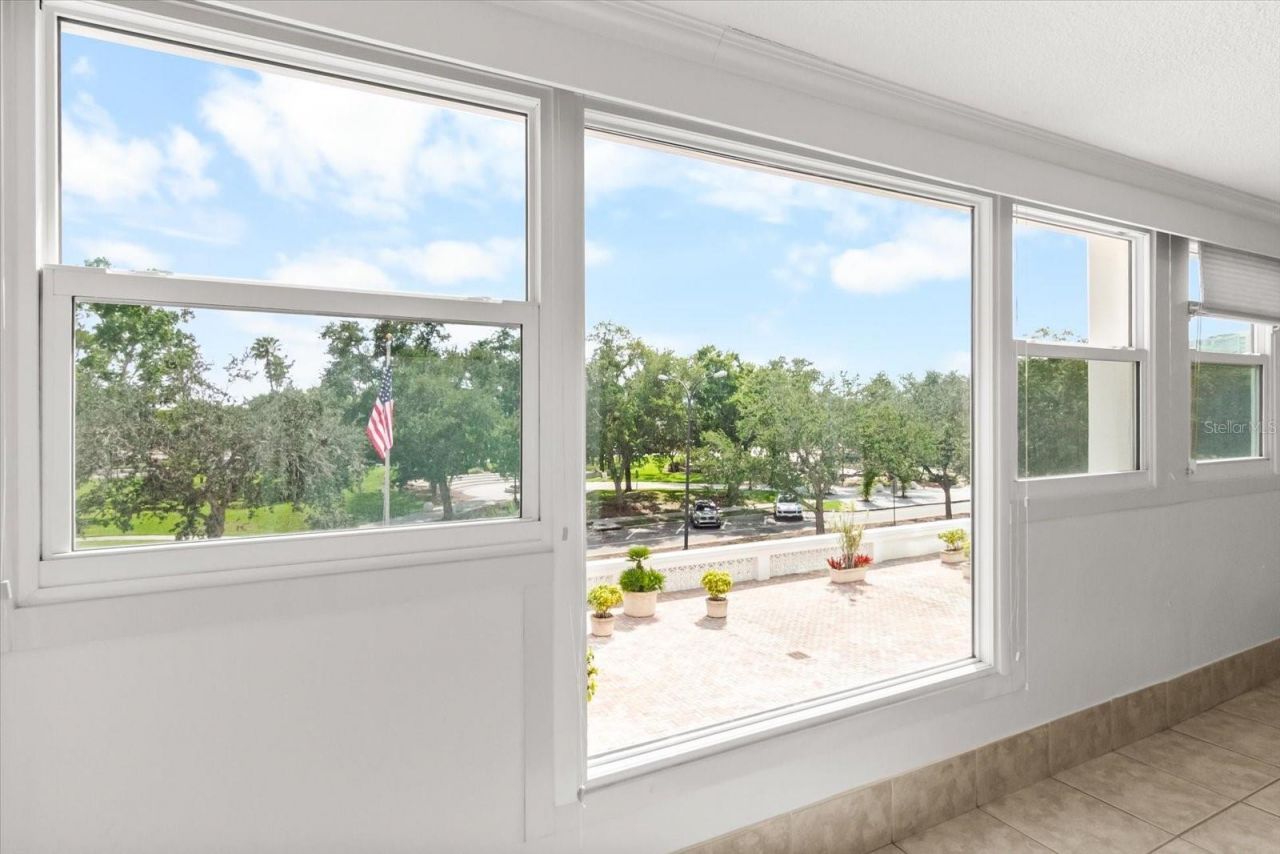 33 S Gulfstream Avenue, Unit 305, Sarasota, FL 34236 Photo