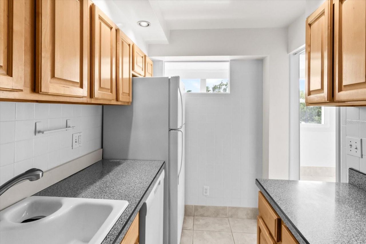 33 S Gulfstream Avenue, Unit 305, Sarasota, FL 34236 Photo