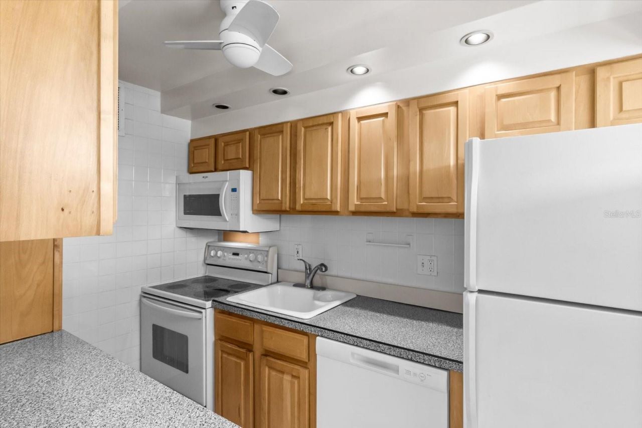 33 S Gulfstream Avenue, Unit 305, Sarasota, FL 34236 Photo