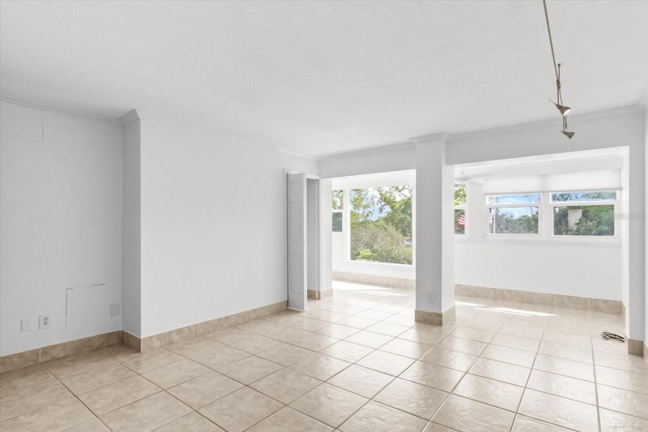 33 S Gulfstream Avenue, Unit 305, Sarasota, FL 34236 Photo
