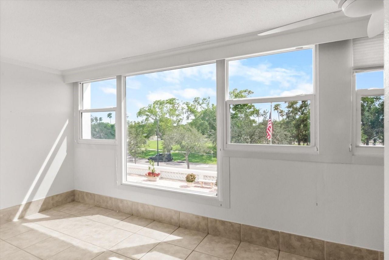 33 S Gulfstream Avenue, Unit 305, Sarasota, FL 34236 Photo