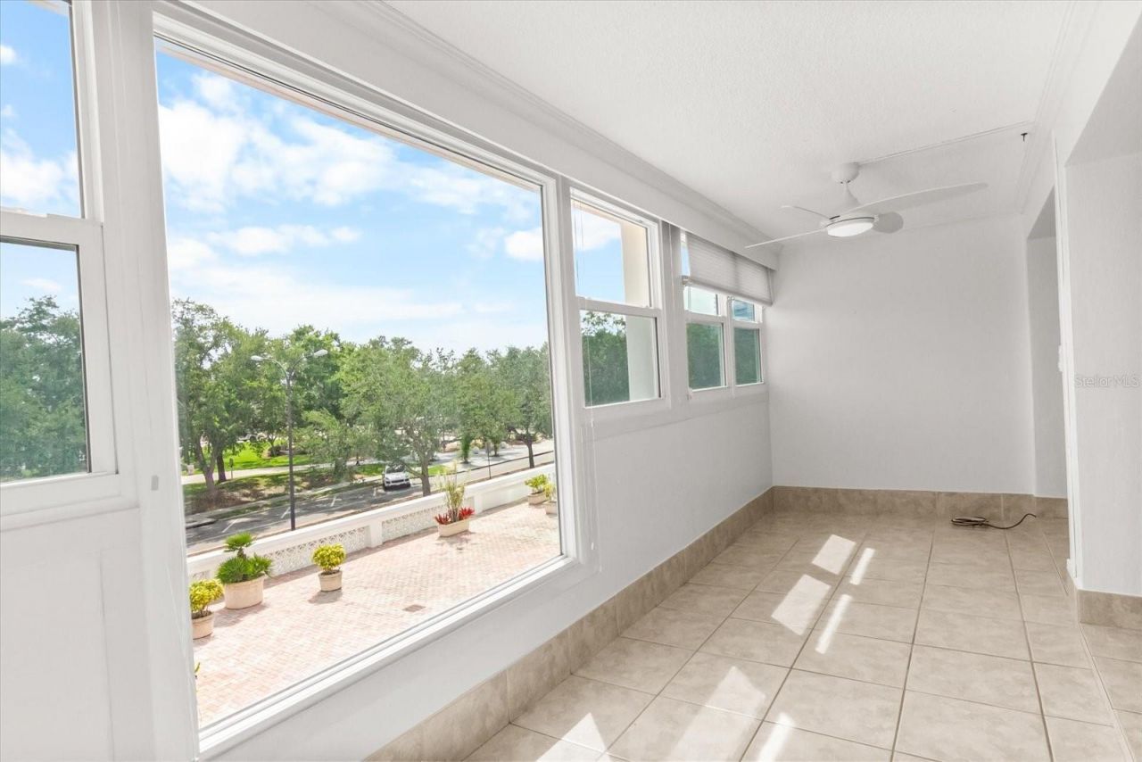 33 S Gulfstream Avenue, Unit 305, Sarasota, FL 34236 Photo