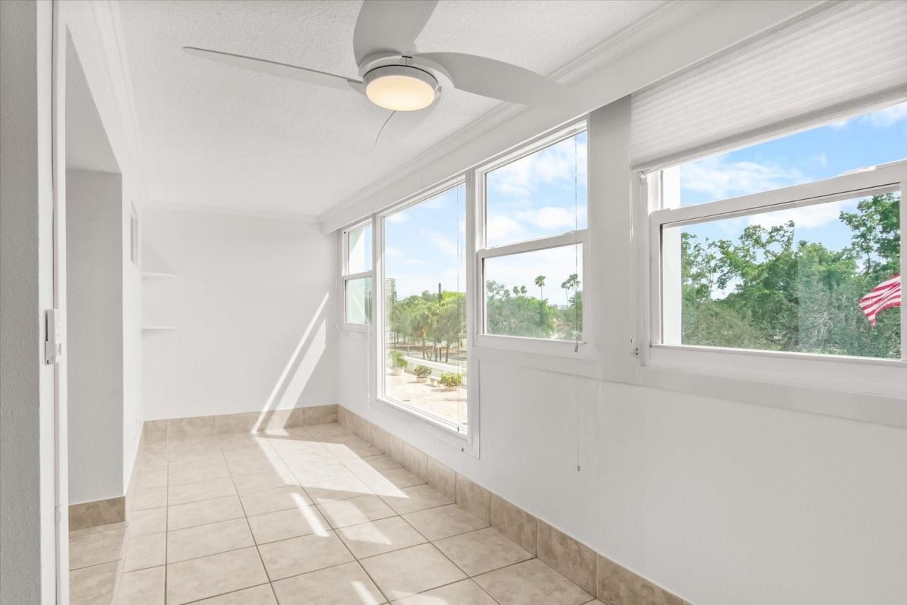 33 S Gulfstream Avenue, Unit 305, Sarasota, FL 34236 Photo