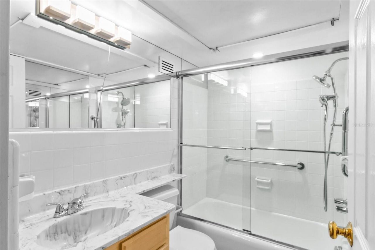 33 S Gulfstream Avenue, Unit 305, Sarasota, FL 34236 Photo