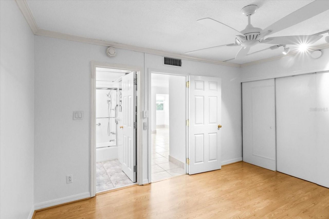 33 S Gulfstream Avenue, Unit 305, Sarasota, FL 34236 Photo