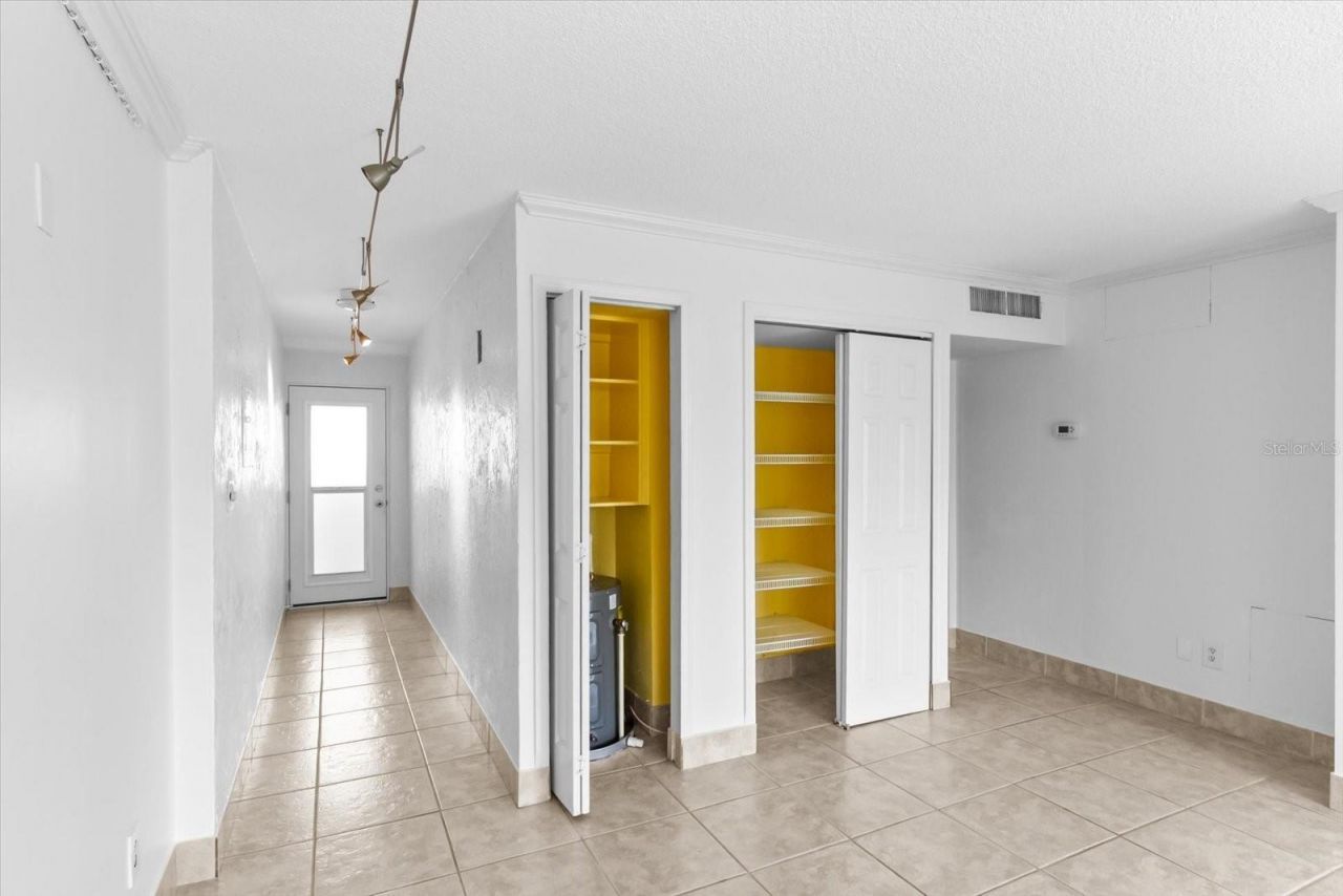 33 S Gulfstream Avenue, Unit 305, Sarasota, FL 34236 Photo