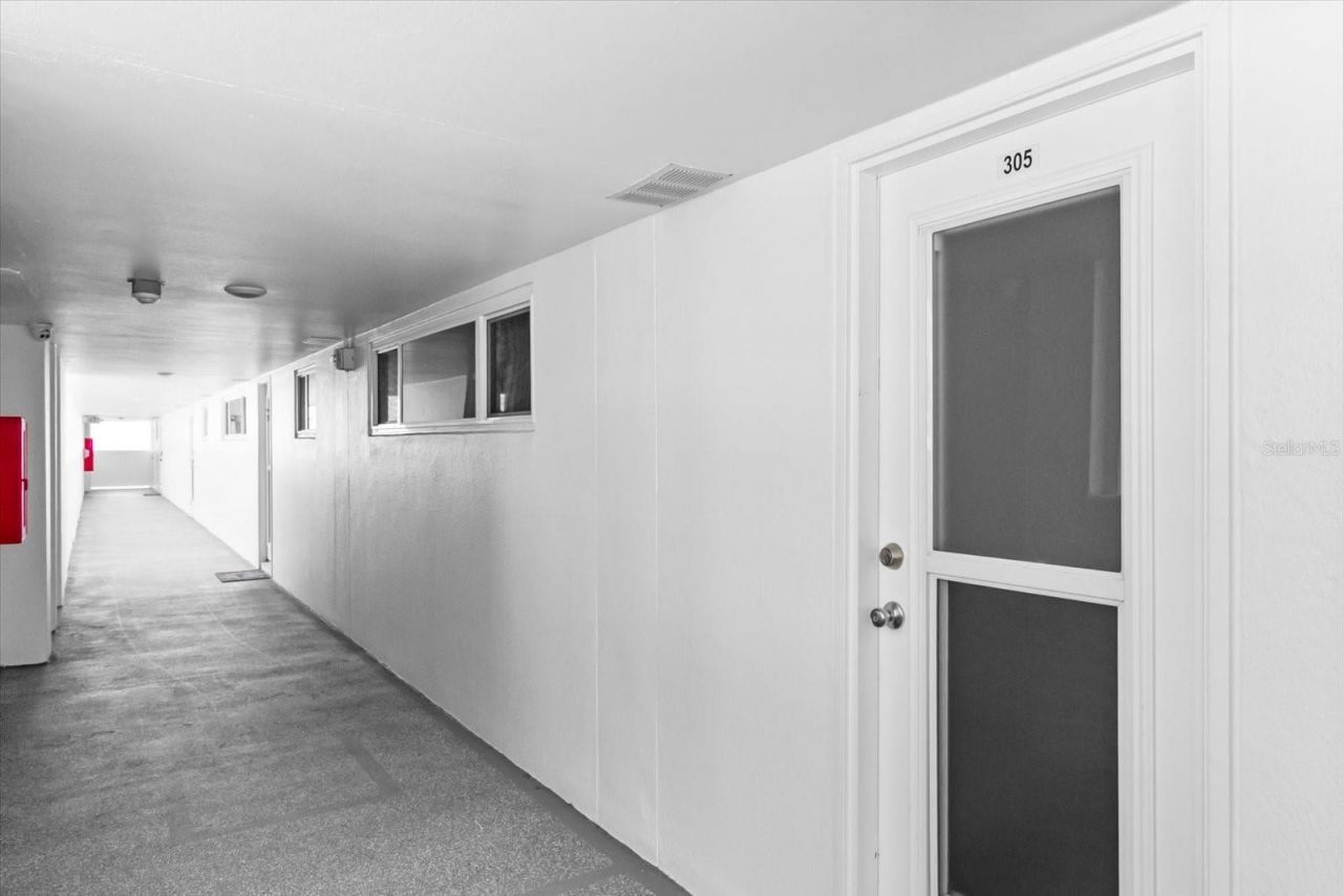 33 S Gulfstream Avenue, Unit 305, Sarasota, FL 34236 Photo