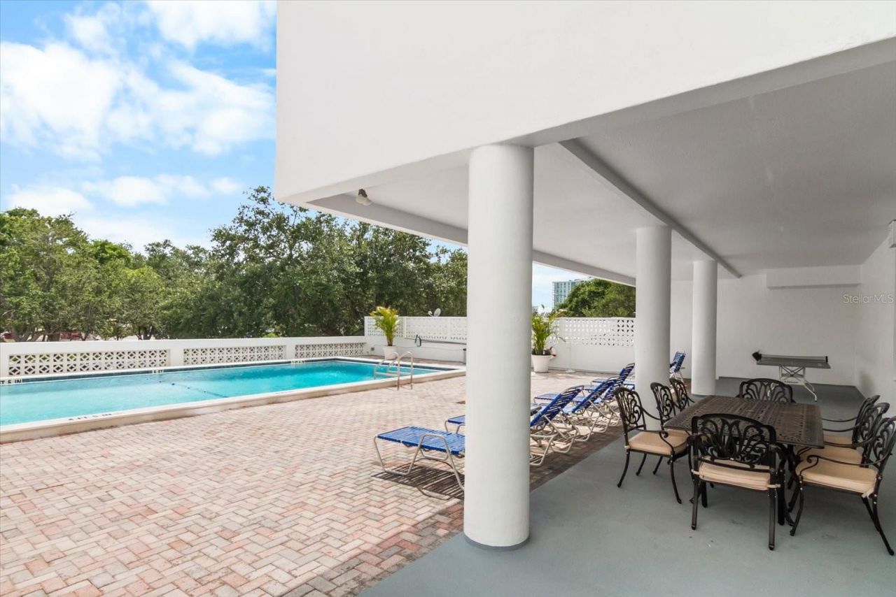 33 S Gulfstream Avenue, Unit 305, Sarasota, FL 34236 Photo
